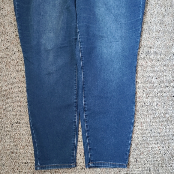 Ladies Maurices Mid Rise Dark Wash Jeans Size 24W - Picture 4 of 10
